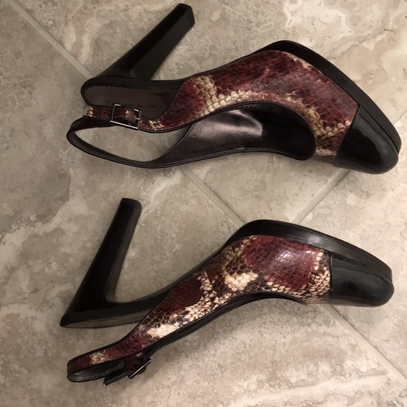 Snake print pumps. - Picture 2 of 10